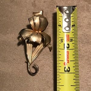 Vintage gold tone metal flower